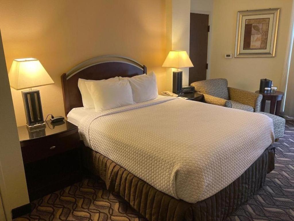 Radisson Hotel Austin - University Zewnętrze zdjęcie